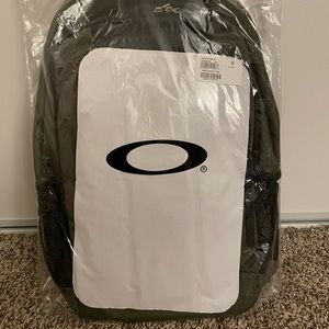 Oakley Men's Enduro 3.0 20L Backpack, Dark Brush (green)